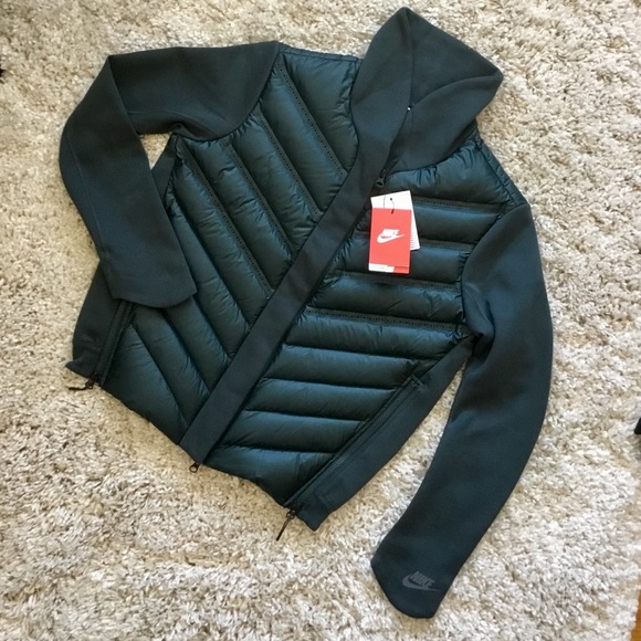 Nike Jackets & Blazers - ✨NEW with tags NIKE jacket✨